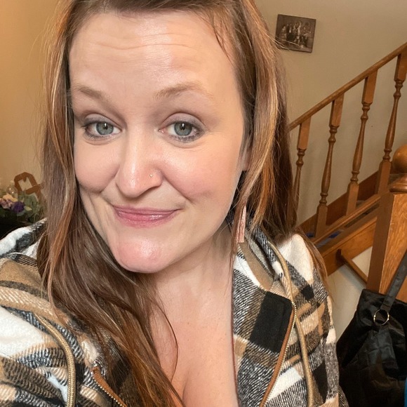 Meet your Posher, Katie - Picture 1 of 1